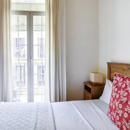 Modern 2 Bedroom In Poble Sec 7 Minutes To Metro * 巴塞罗那