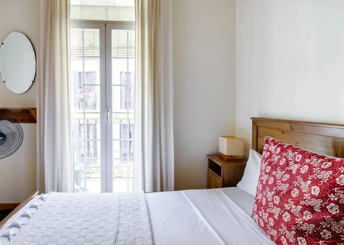 Modern 2 Bedroom In Poble Sec 7 Minutes To Metro * 巴塞罗那